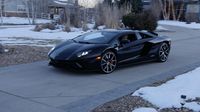 Sterling dan Xander saat menjajal Aventador Roadster