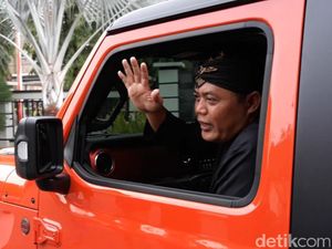 Dadah-dadah Naik Mobdin Rubicon, Bupati Karanganyar: Kendaraan Perang!