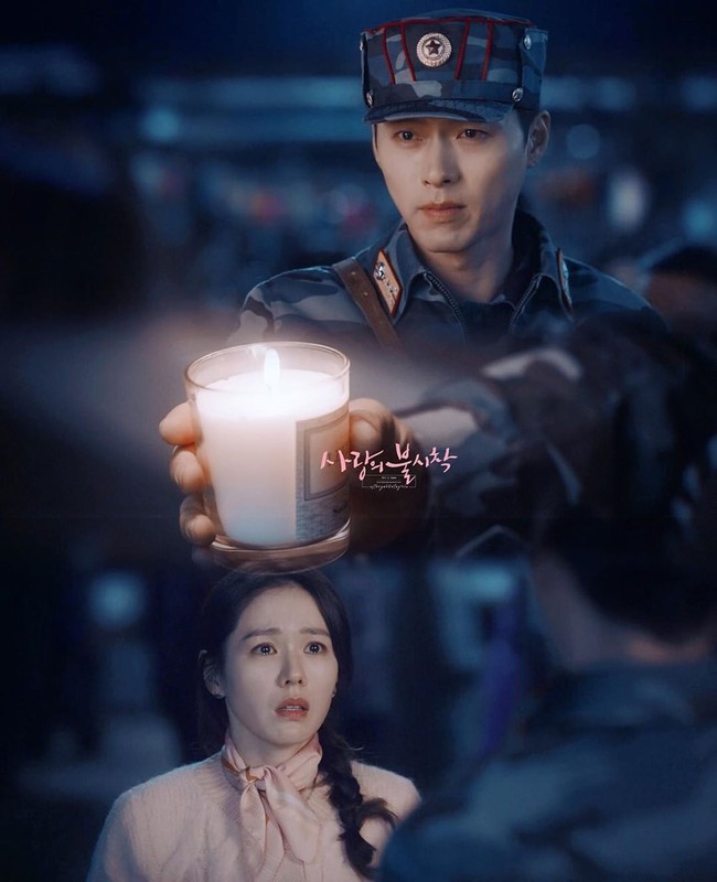 Salah satu hal yang bikin penonton baper dan selalu tak sabar menantikan drama Korea Crash Landing On You adalah melihat aksi Hyun Bin alias Kapten Ri Jeong Hyeok melindungi Yon Se-ri yang diam-diam dicintainya. Adegan ini misalnya Ri Jeong Hyeok menyalakan lilin untuk mencari Se Ri yang tersasar di pasar yang gelap di Korut. Foto: Dok. TvN