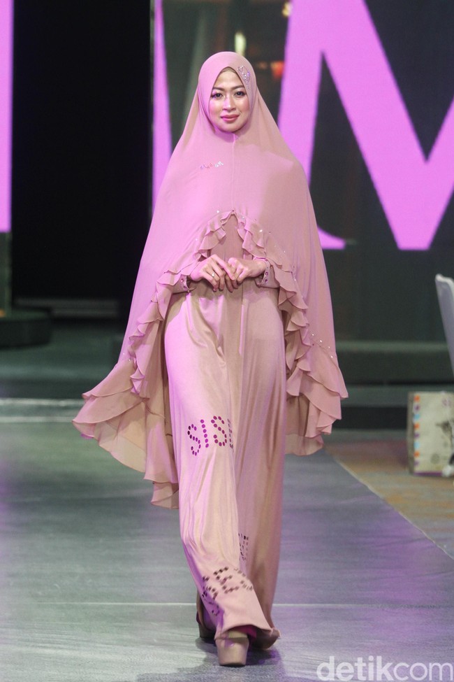 Fashion show Si.Se.Sa menampilkan koleksi busana muslim untuk liburan yang berkonsep syari di InterContinental Hotel Jakarta, Selasa [3/12/2019]. Foto: Mohammad Abduh/Wolipop