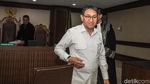 Senyum Eks Anggota DPR Sukiman Usai Didakwa Terima Suap Rp 2,9 M
