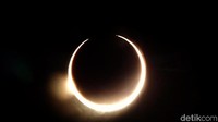 Beginilah detik-detik terjadinya puncak Gerhana Matahari Cincin sekitar pukul 11.55 WIB di Simeulue, Aceh yang berhasil di bidik oleh fotografer detikcom Agus Setyadi.