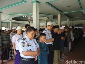 Ratusan Napi Lapas Cianjur Salat Gerhana