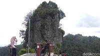 Pemandangan indah di Puncak Widosari Samigaluh pasti bikin traveler tergoda mengaktifkan kamera di smartphone atau perangkat fotografi lainnya. (Foto: Eko Susanto/detikcom) (Foto: Eko Susanto/detikcom)