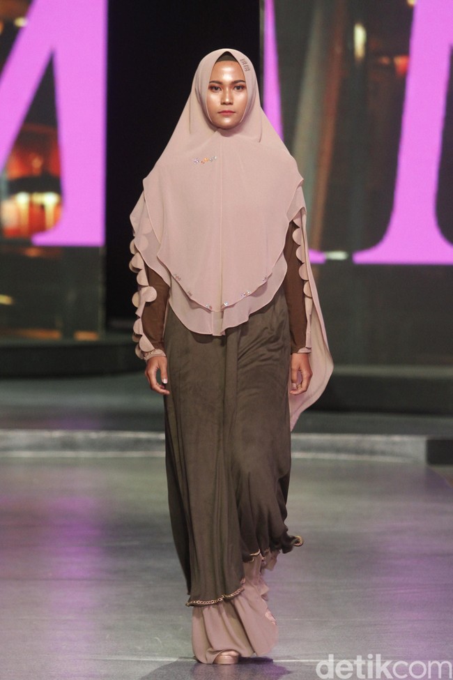 Fashion show Si.Se.Sa menampilkan koleksi busana muslim untuk liburan yang berkonsep syari di InterContinental Hotel Jakarta, Selasa [3/12/2019]. Foto: Mohammad Abduh/Wolipop