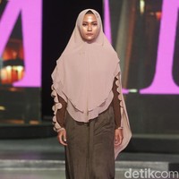 Fashion show Si.Se.Sa menampilkan koleksi busana muslim untuk liburan yang berkonsep syari di InterContinental Hotel Jakarta, Selasa [3/12/2019]. Foto: Mohammad Abduh/Wolipop