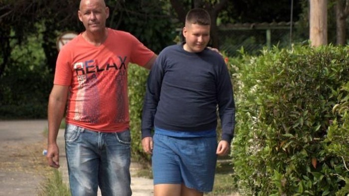 Hector Fernandez dan Christian yang mengidap Prader-Willi syndrome. Foto: BBC