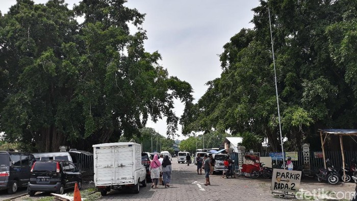 Belasan Pohon di Alun-alun Solo Tumbang, Ringin Kurung Masih Tegak