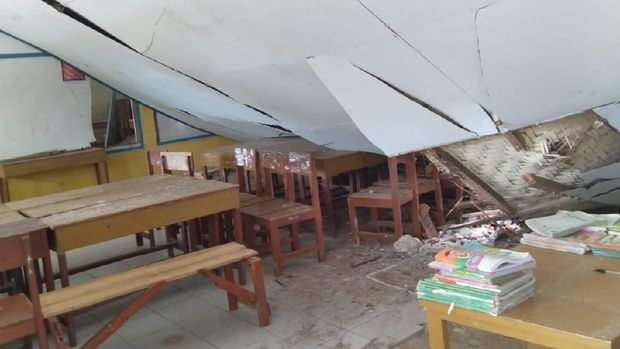 1 Ruang Kelas SD Roboh Akibat Gempa M 4,7 di Sukabumi