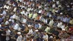 Suasana Salat Gerhana Matahari di Masjid Istiqlal