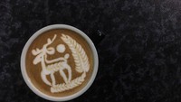 Irvine Quek merupakan barista asal Malaysia yang mampu memenangkan dua penghargaan dari World Latte Art Battle pada tahun 2019. Ini kreasi rusa lucu yang Quek buat. Foto: Instagram @irvine_nj