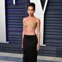 Zoë KravitzZoë Kravitz juga menjadi nama yang cukup baru dalam daftar busana terbaik. Tapi tahun ini anak dari musisi Lenny Kravitz yang populer lewat serial Big Little Lies tersebut kerap kali pakai baju-baju berisiko. Foto: Getty Images