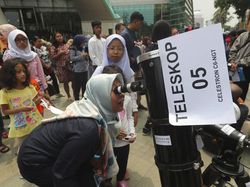 Keseruan Berburu Gerhana Matahari Cincin di Berbagai Negara