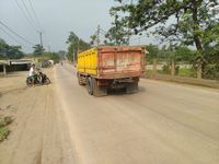 Warga Keluhkan Banyaknya Truk Tambang di Parung Panjang Bikin Macet