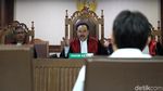 Senyum Eks Anggota DPR Sukiman Usai Didakwa Terima Suap Rp 2,9 M