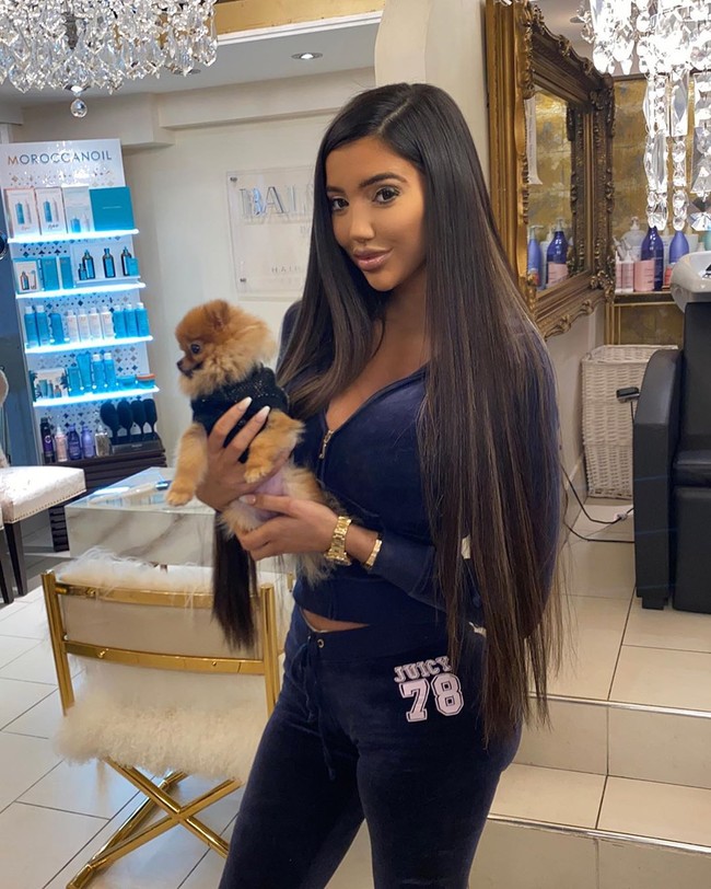Chloe Khan adalah wanita yang dicap penuh dengan kontroversi. Sebelum seterkenal sekarang dan bisa menjadi model untuk majalah Playboy, wanita 27 tahun itu pernah bikin sensasi di panggung audisi kontes X-Factor di 2010.  Foto: Instagram