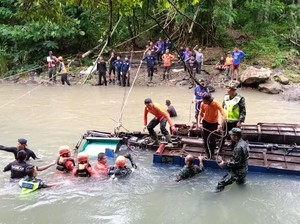 Penyelaman untuk Cari Korban Bus Sriwijaya Terjun ke Jurang Dihentikan