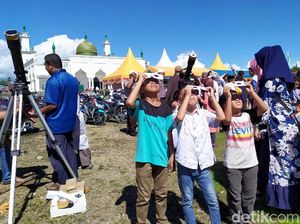 Euforia Gerhana Matahari Cincin dari Aceh Sampai Papua