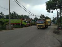 Warga Keluhkan Banyaknya Truk Tambang di Parung Panjang Bikin Macet