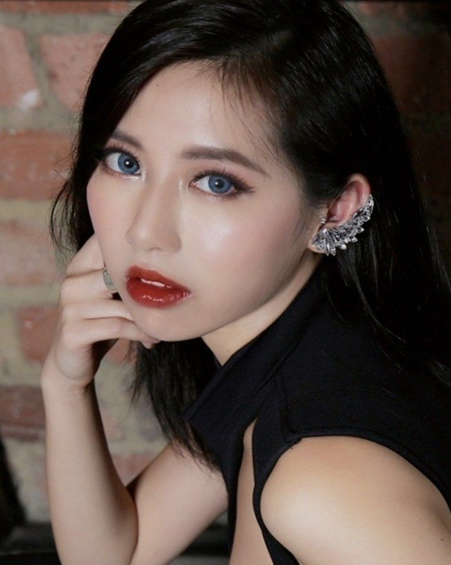 Kontestan idol Singapura Samantha Lee ditemukan meninggal dunia setelah berbagi postingan pesan yang membahas depresinya di Facebook. Samantha mengunggah video dan menulis ucapan selamat tinggal kepada semua orang serta berterima kasih kepada orang-orang yang telah membantunya. Foto: Instagram