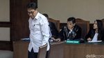 Senyum Eks Anggota DPR Sukiman Usai Didakwa Terima Suap Rp 2,9 M