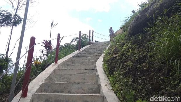 Naik, Naik, ke Puncak Widosari Samigaluh, Tinggi dan Keren Sekali