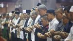 Suasana Salat Gerhana Matahari di Masjid Istiqlal
