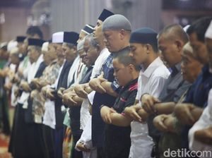 Surah yang Dibaca dalam Sholat Khusuf saat Gerhana Bulan Total