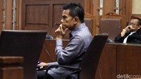 Atas perbuatannya itu, Soetikno didakwa melanggar Pasal 5 ayat (1) huruf b atau Pasal 13 Undang-Undang Nomor 31 Tahun 1999 tentang Pemberantasan Tindak Pidana Korupsi sebagaimana diubah dengan Undang-Undang Nomor 20 Tahun 2001 juncto Pasal 65 Ayat (1) KUHP.