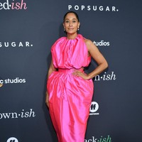 Tracee Ellis Ross Pemain serial Black-ish ini tahun ini juga sering kali tampil menonjol dengan gaya busananya. Wanita 47 tahun tersebut disebut Vogue sebagai pelari marato yang tak pernah lelah membuat momen fashion. Foto: Getty Images