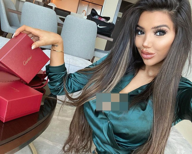 Di audisi pertama, Chloe lolos. Namun audisi hari kedua, dia diusir karena aroma alkohol. Chloe bahkan tidak mengganti bajunya.  Foto: Instagram