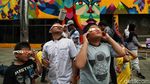 Antusias Anak-anak di Jakarta Melihat Gerhana Matahari Cincin