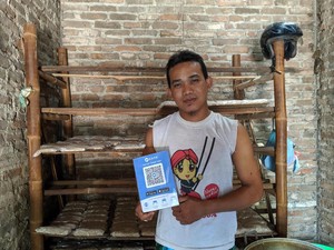Pedagang Tempe Milenial Ajak Emak-emak Pakai Dompet Digital