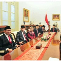 Ibu dengan tiga orang anak ini pernah menjabat sebagai Wakil Ketua LPSK sekaligus penanggungjawab Biro Pemenuhan Hak Saksi dan Korban. Di LPSK, Lili juga pernah ikut mendampingi justice collaborator (JC) terkait kasus korupsi Wisma Atlet dan Hambalang, Mindo Rosalina Manulang. Foto: instagram @rajadolisiregar.