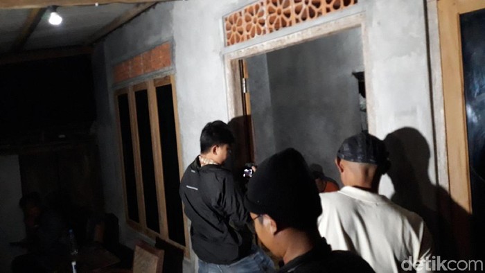 Puluhan Polisi Geledah Rumah di Gunungkidul, Sita Pedang hingga Senapan