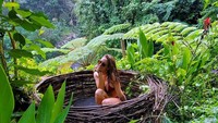 Kissa sangat menikmati waktu liburannya di tengah-tengah alam hijau nan asri Ubud. Hari ini adalah hari terbaik dalam hidupku, kata Kissa. (Instagram/@coyotelovesyou)