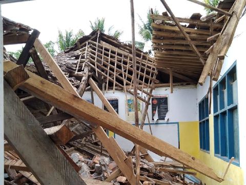 1 Ruang Kelas SD Roboh Akibat Gempa M 4,7 di Sukabumi