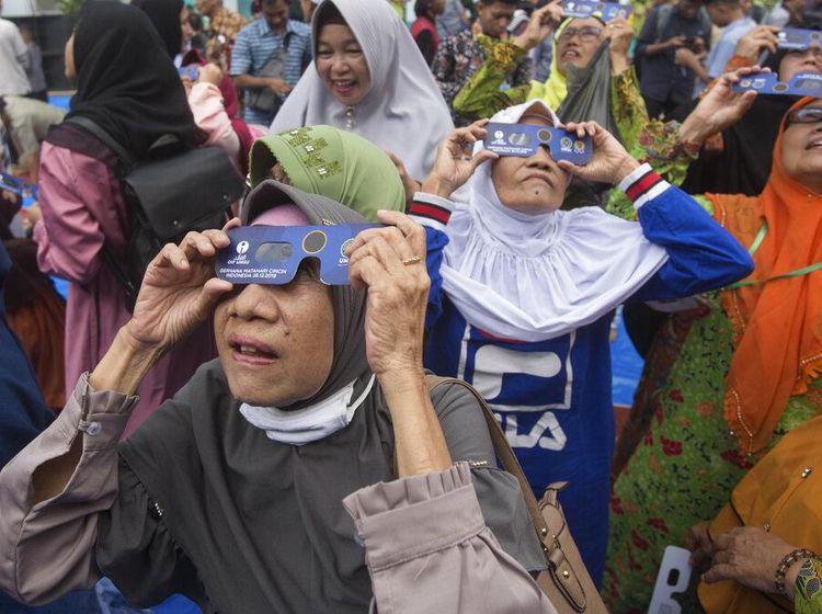 Keseruan Berburu Gerhana Matahari Cincin di Berbagai Negara