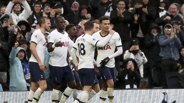 Tottenham menang tipis 2-1 atas Brighton & Hove Albion. (