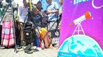 Warga Kudus Ramai-ramai Saksikan Gerhana Matahari