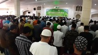 Warga Makassar juga melakukan salat gerhana. M Nur Abdurrahman/detikcom.