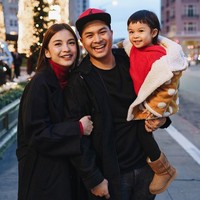 Pasangan romantis, Chelsea Olivia dan Glenn Alinskie, bersama dengan sang buah hati Natusha Olivia Alinskie berlibur ke California untuk merayakan Hari Natal. ”Merry Christmas. May your heart and home be filled with all of the joys the season brings. Merry Christmas and a wonderful New year ️ -Alinskie Family-, tulis Chelsea di Instagram. Foto: instagram @chelseaoliviaa