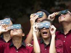 Keseruan Berburu Gerhana Matahari Cincin di Berbagai Negara