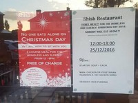 Salut! 5 Kisah Umat Muslim Bagikan Makanan Gratis pada Umat Kristiani di Hari Natal
