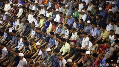 Melihat Salat Gerhana di Sejumlah Daerah di Indonesia