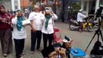 Warga Kudus Ramai-ramai Saksikan Gerhana Matahari