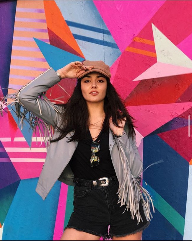Model asal Turki ini telah memiliki 11 juta lebih pengikut di Instagram. Namanya mulai dikenal sejak ia aktif di dunia hiburan pada 2013. Foto: Instagram