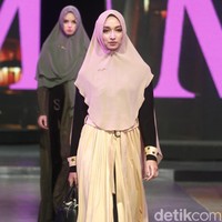 Fashion show Si.Se.Sa menampilkan koleksi busana muslim untuk liburan yang berkonsep syari di InterContinental Hotel Jakarta, Selasa [3/12/2019]. Foto: Mohammad Abduh/Wolipop