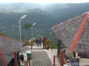 Naik, Naik, ke Puncak Widosari Samigaluh, Tinggi dan Keren Sekali
