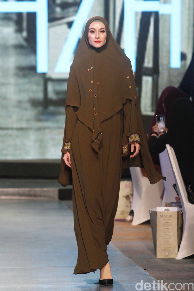 Fashion show Si.Se.Sa menampilkan koleksi busana muslim untuk liburan yang berkonsep syari di InterContinental Hotel Jakarta, Selasa [3/12/2019]. Foto: Mohammad Abduh/Wolipop